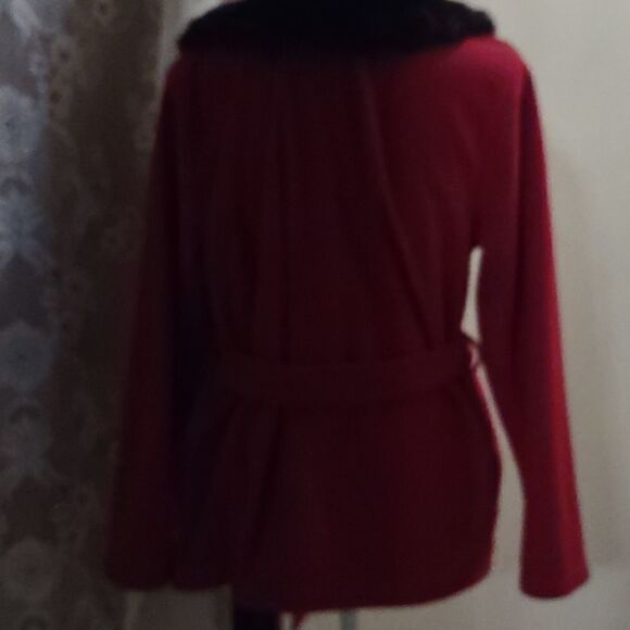 Le Moda Size M Red Fleece Classic Jacket Belted Black Faux Fur Collar, Pockets - Picture 3 of 8